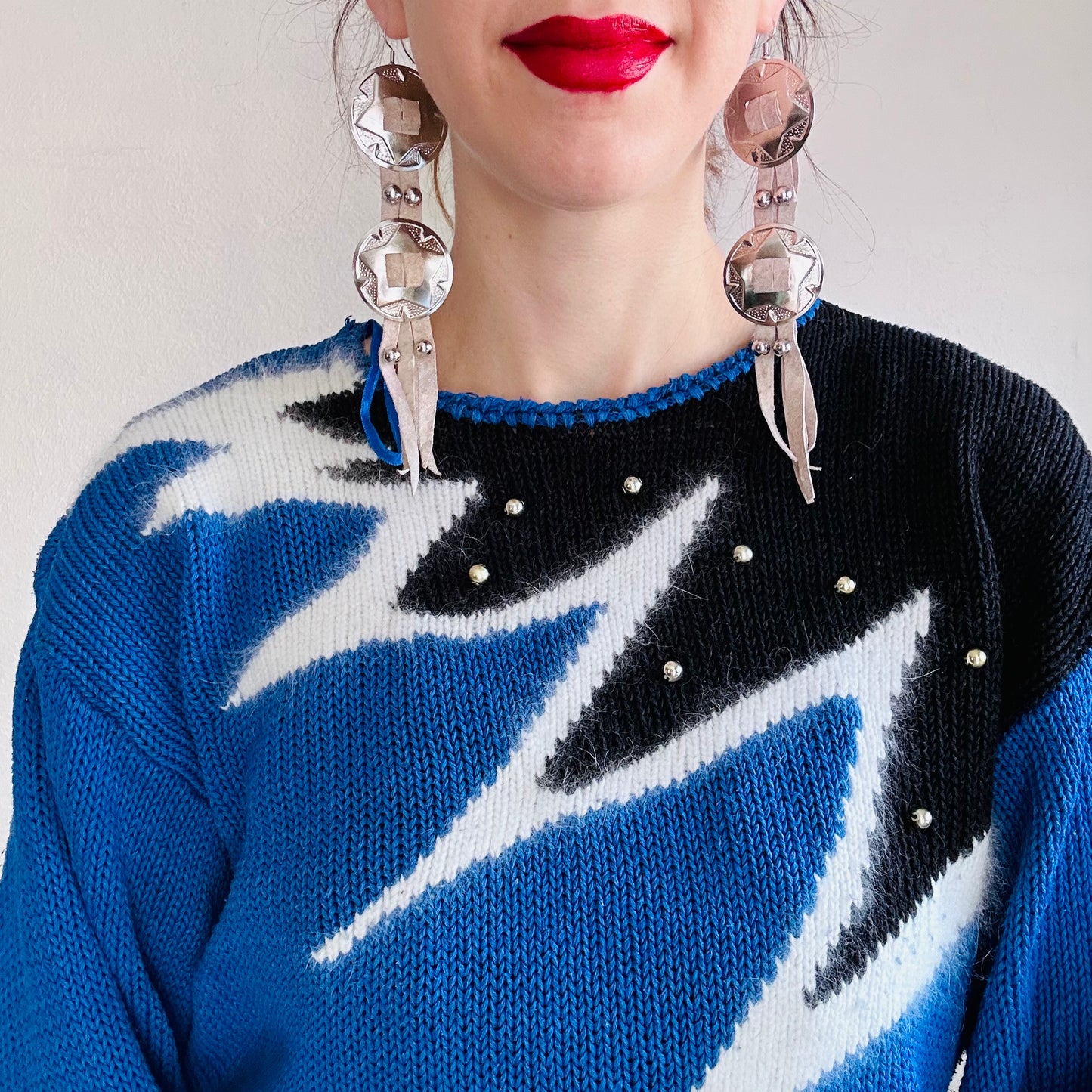 80'S VINTAGE BLUE NEW WAVE SWEATER // SIZE MEDIUM