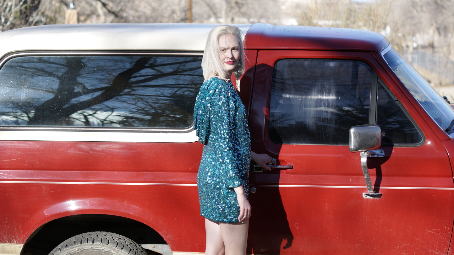 80'S VINTAGE TURQUOISE SEQUINED MICRO MINI DRESS // SIZE SMALL