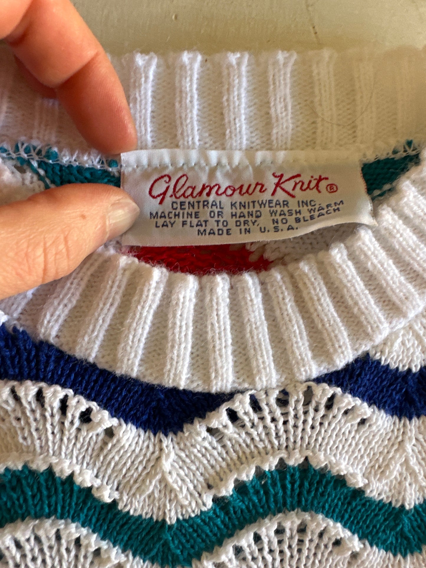 60'S VINTAGE CHEVRON CROCHET  SWEATER // SIZE SMALL