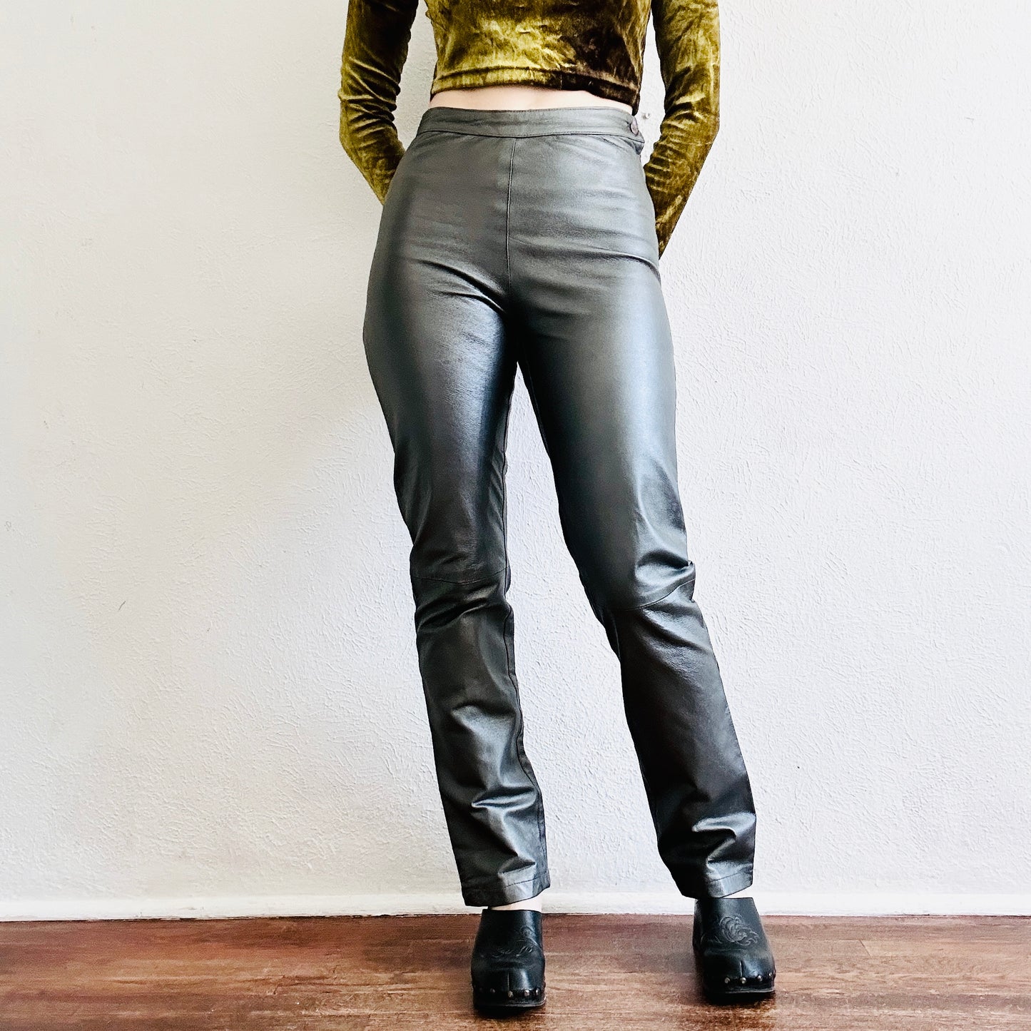 90'S VINTAGE SILVER SANTA FE LEATHER PANTS // WAIST SIZE 26