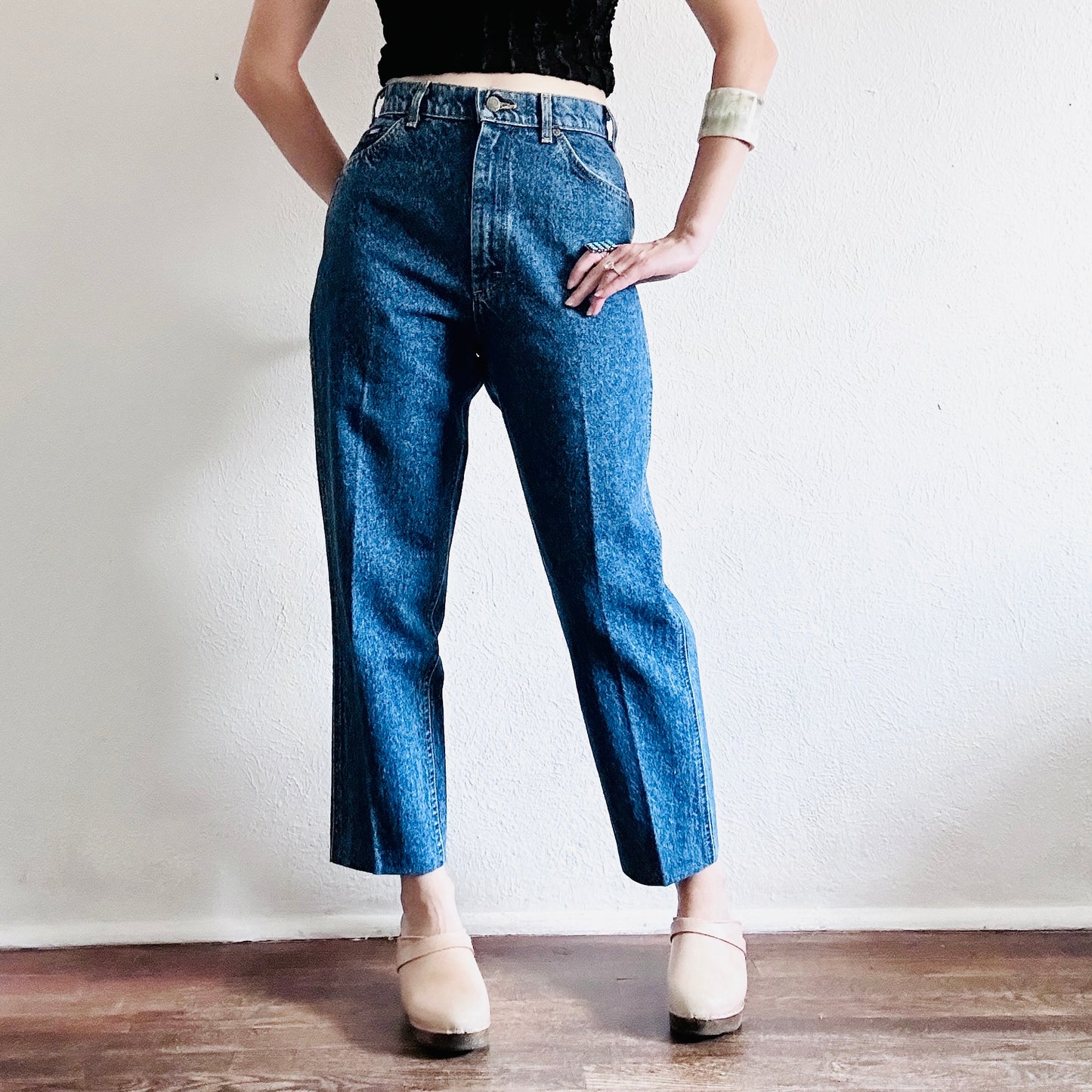 90'S VINTAGE LEE MOM JEANS // WAIST SIZE 27, 29, & 30