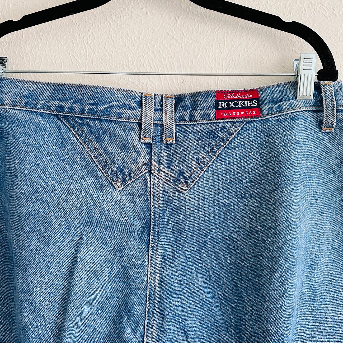 80'S VINTAGE ROCKIES BAREBACK JEANS // WAIST SIZE 35