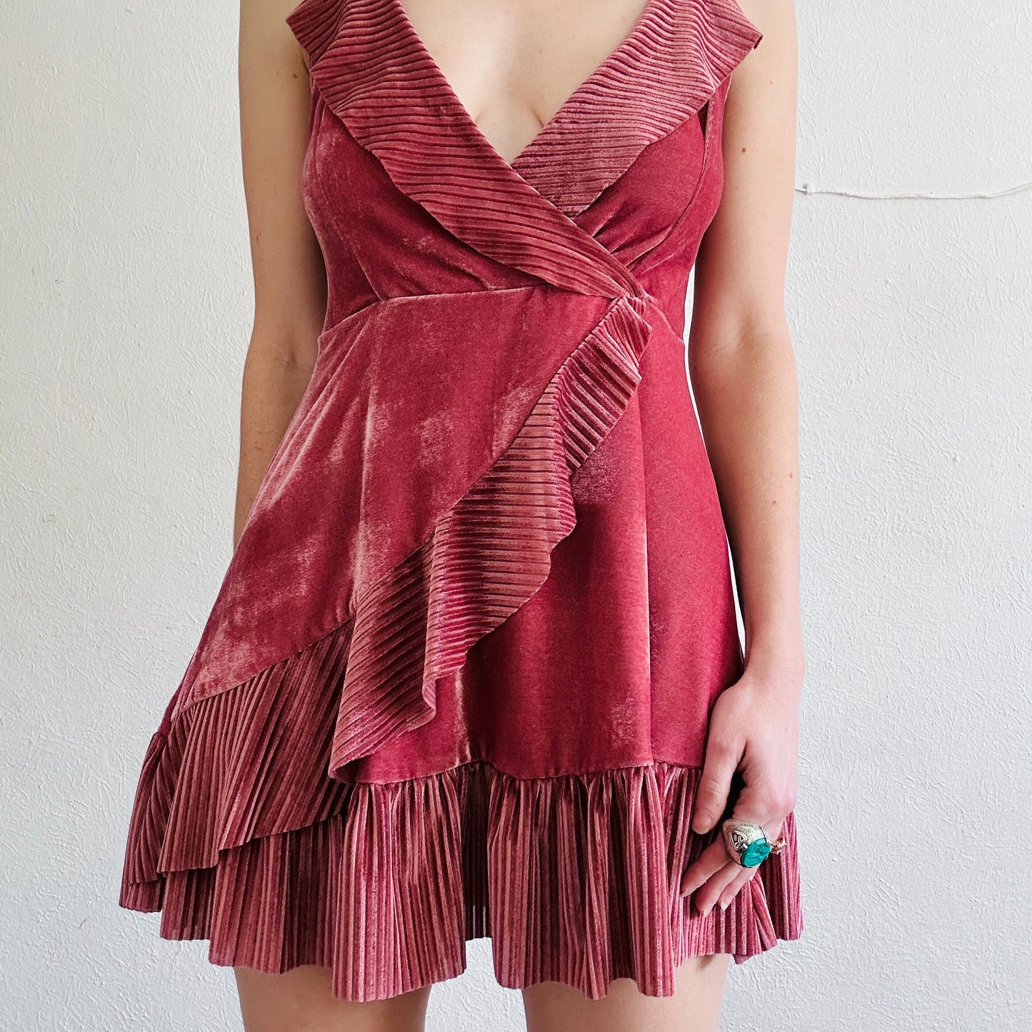 MAUVE RUFFLE VELOUR DRESS // SIZE SMALL