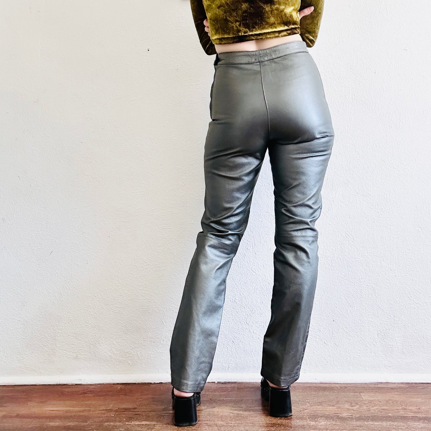 90'S VINTAGE SILVER SANTA FE LEATHER PANTS // WAIST SIZE 26