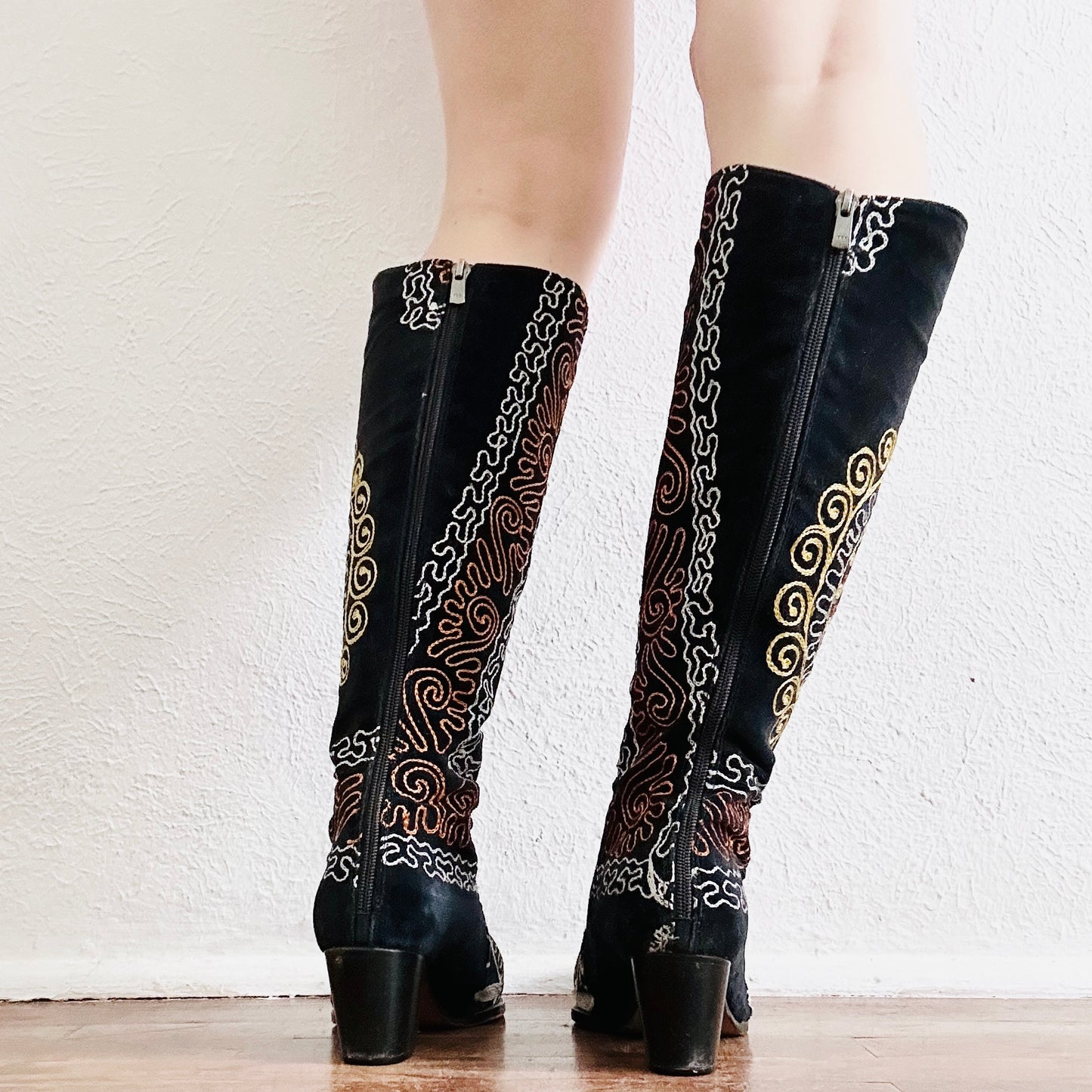 VINTAGE TURKISH BLACK EMBROIDERED BOOTS  // SIZE 8.5