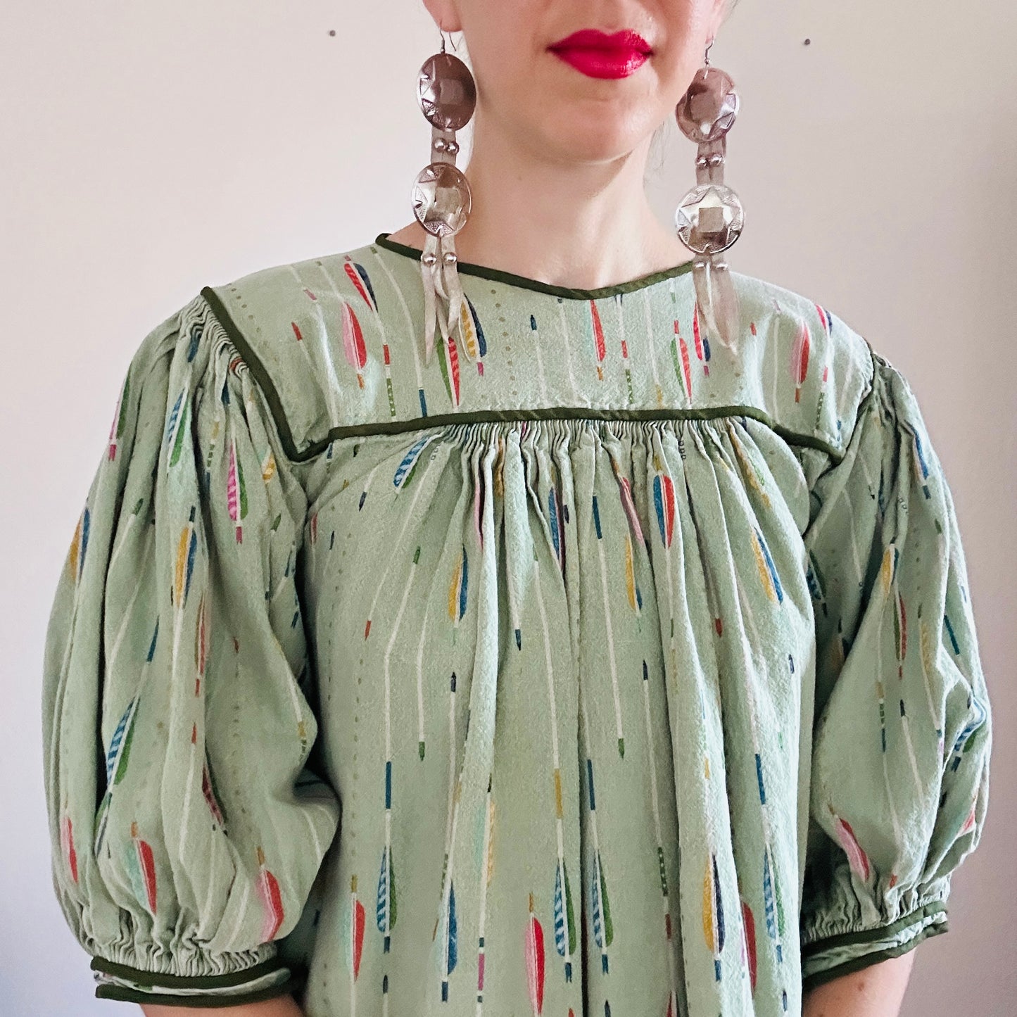VINTAGE PEASANT BLOUSE // SIZE SMALL