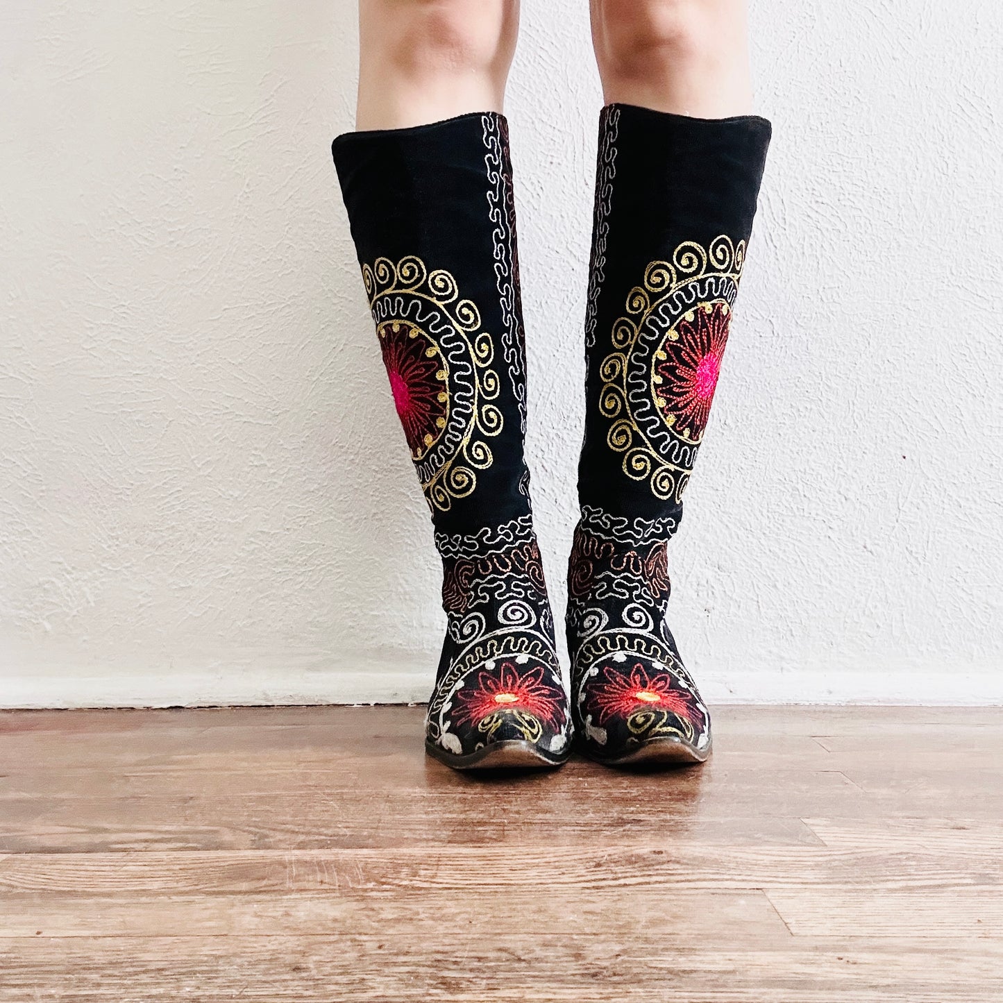 VINTAGE TURKISH BLACK EMBROIDERED BOOTS  // SIZE 8.5