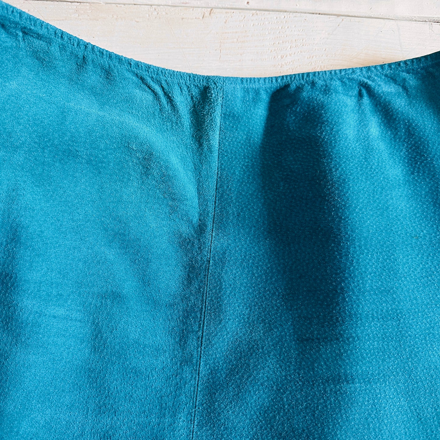 90’S VINTAGE TURQUOISE LEATHER SKIRT // SIZE MEDIUM