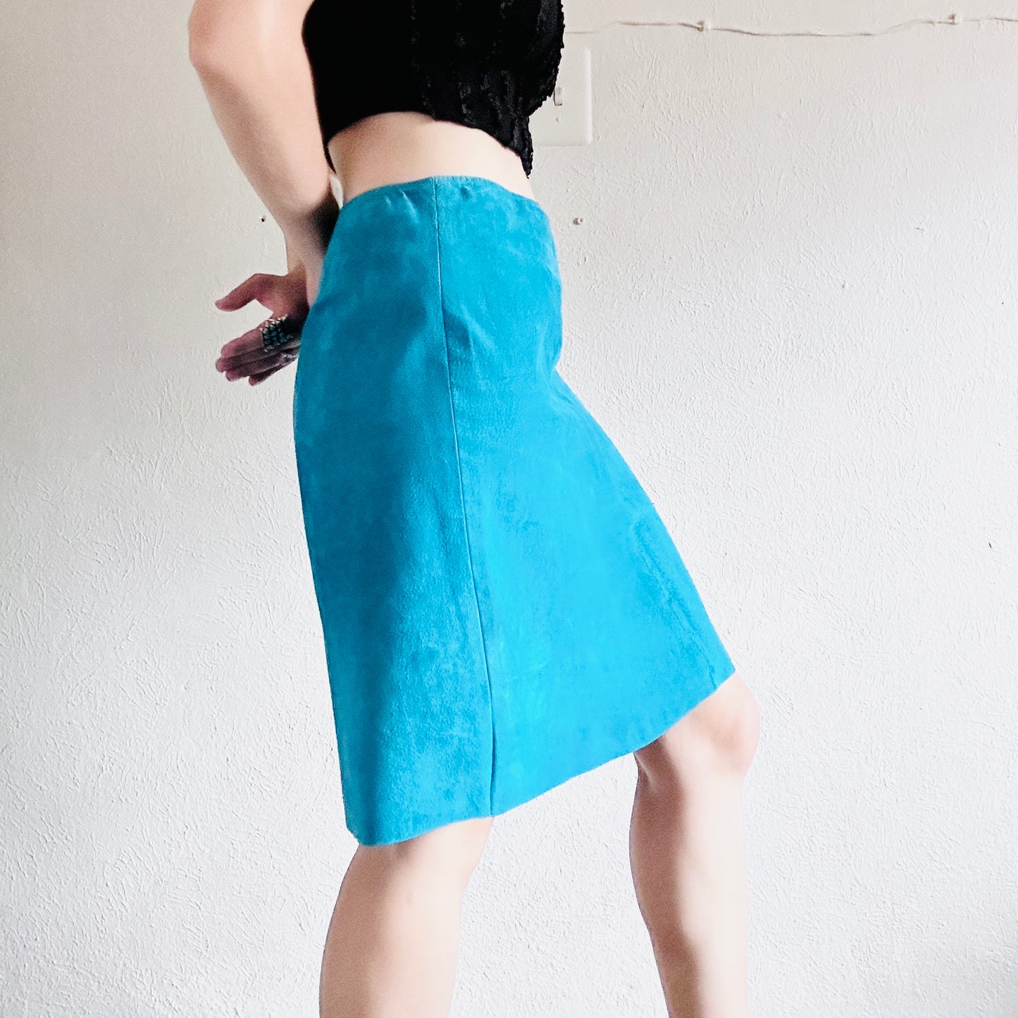 90’S VINTAGE TURQUOISE LEATHER SKIRT // SIZE MEDIUM