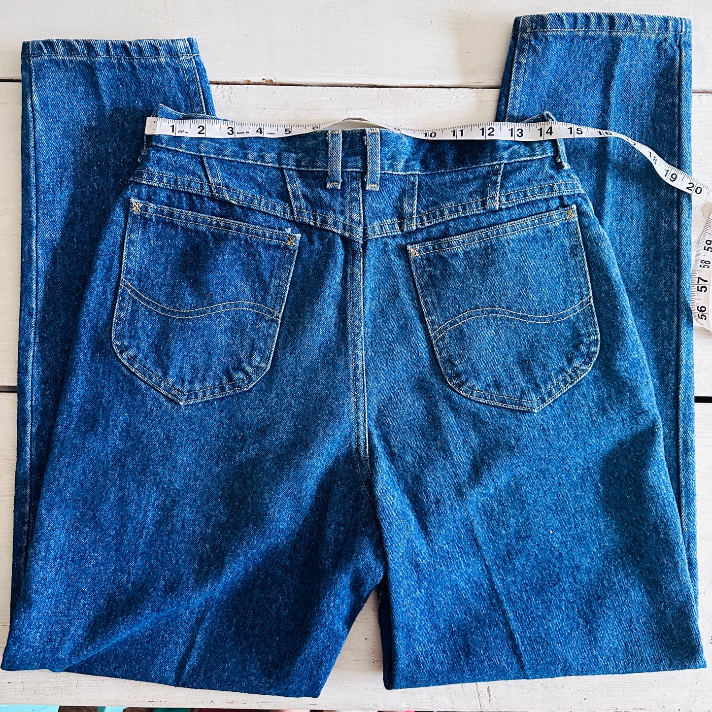 90'S VINTAGE LEE MOM JEANS // WAIST SIZE 27, 29, & 30