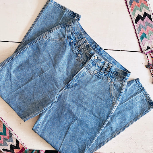 80'S VINTAGE ROCKIES BAREBACK JEANS // WAIST SIZE 35