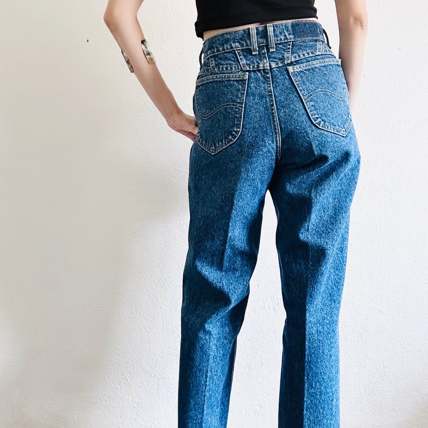 90'S VINTAGE LEE MOM JEANS // WAIST SIZE 27, 29, & 30