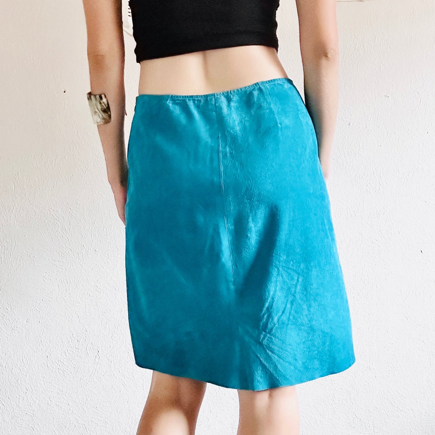 90’S VINTAGE TURQUOISE LEATHER SKIRT // SIZE MEDIUM