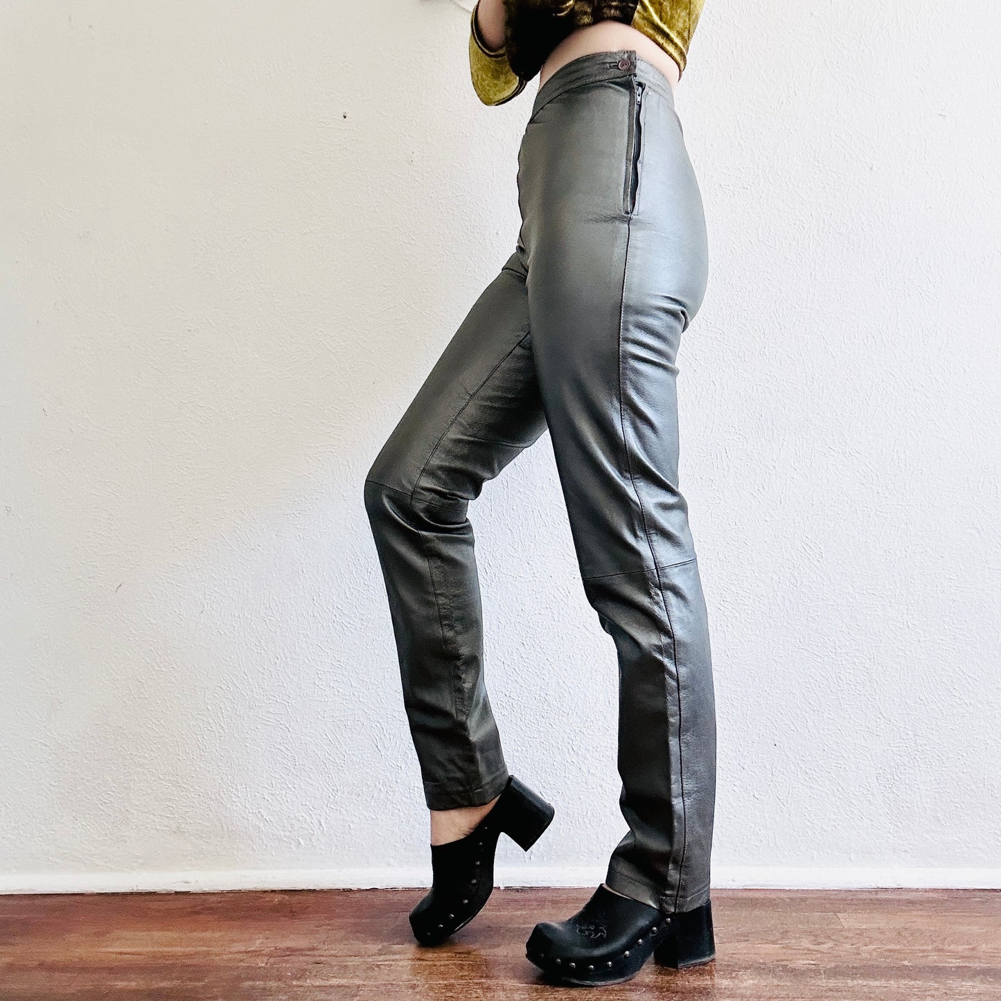 90'S VINTAGE SILVER SANTA FE LEATHER PANTS // WAIST SIZE 26