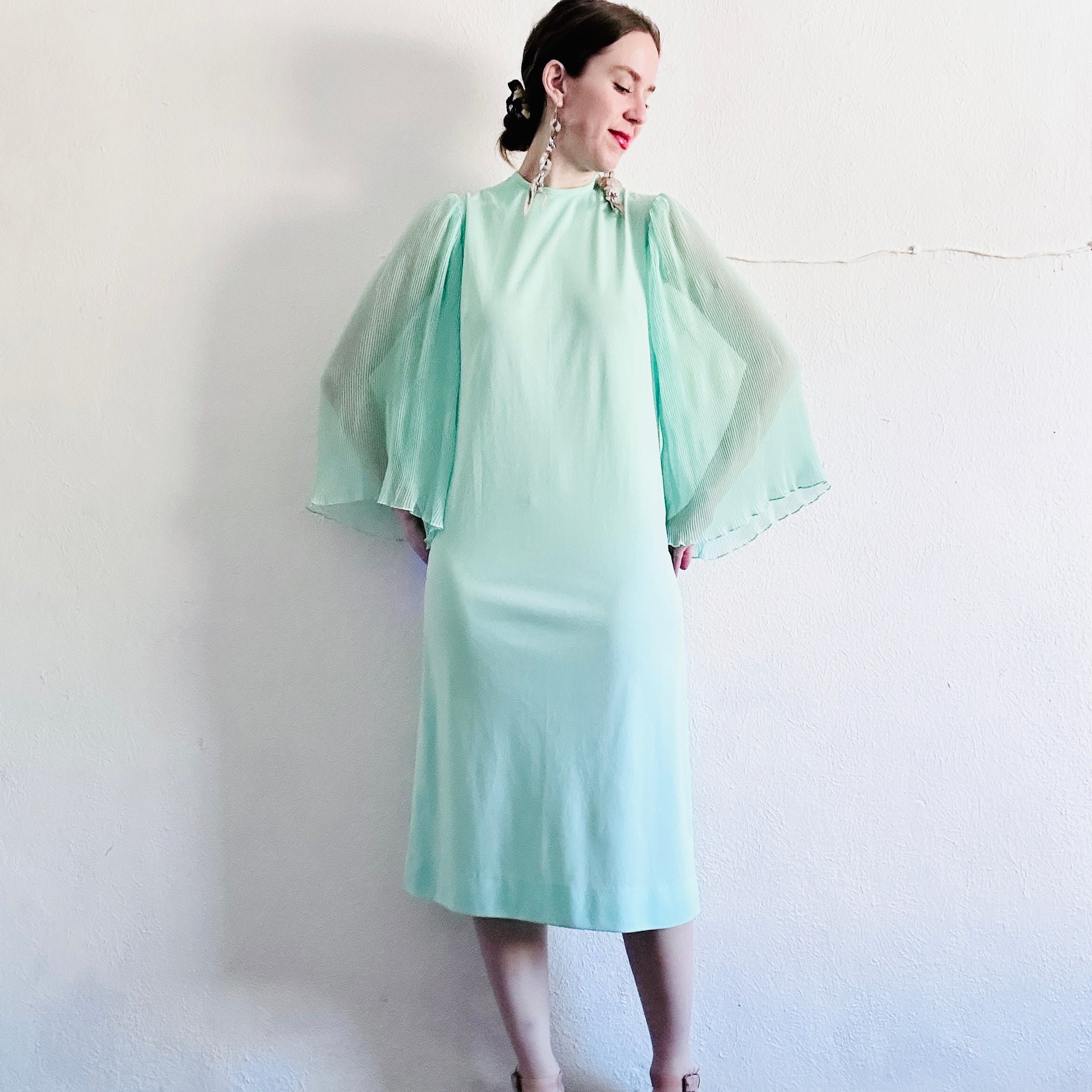 60S VINTAGE FLUTTER SLEEVE DRESS // SIZE SMALL SANGRE DE CRISTO VINTAGE 60S VINTAGE FLUTTER SLEEVE DRESS // SIZE SMALL SANGRE DE CRISTO VINTAGE