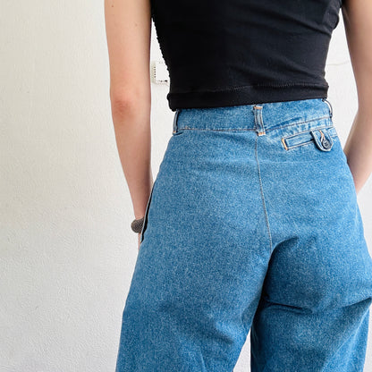 80'S VINTAGE GIRBAUD PLEATED TAPERED JEANS // WAIST SIZE 26