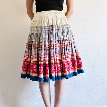 VINTAGE HILLTRIBE EMBROIDERED SKIRT // SIZE SMALL