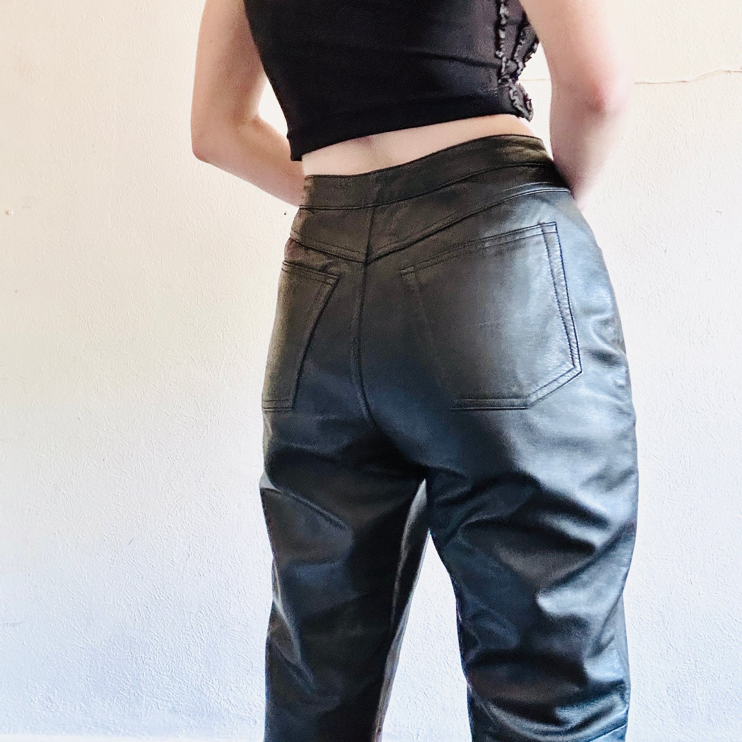 90'S VINTAGE BLACK LEATHER PANTS // WAIST SIZE 28