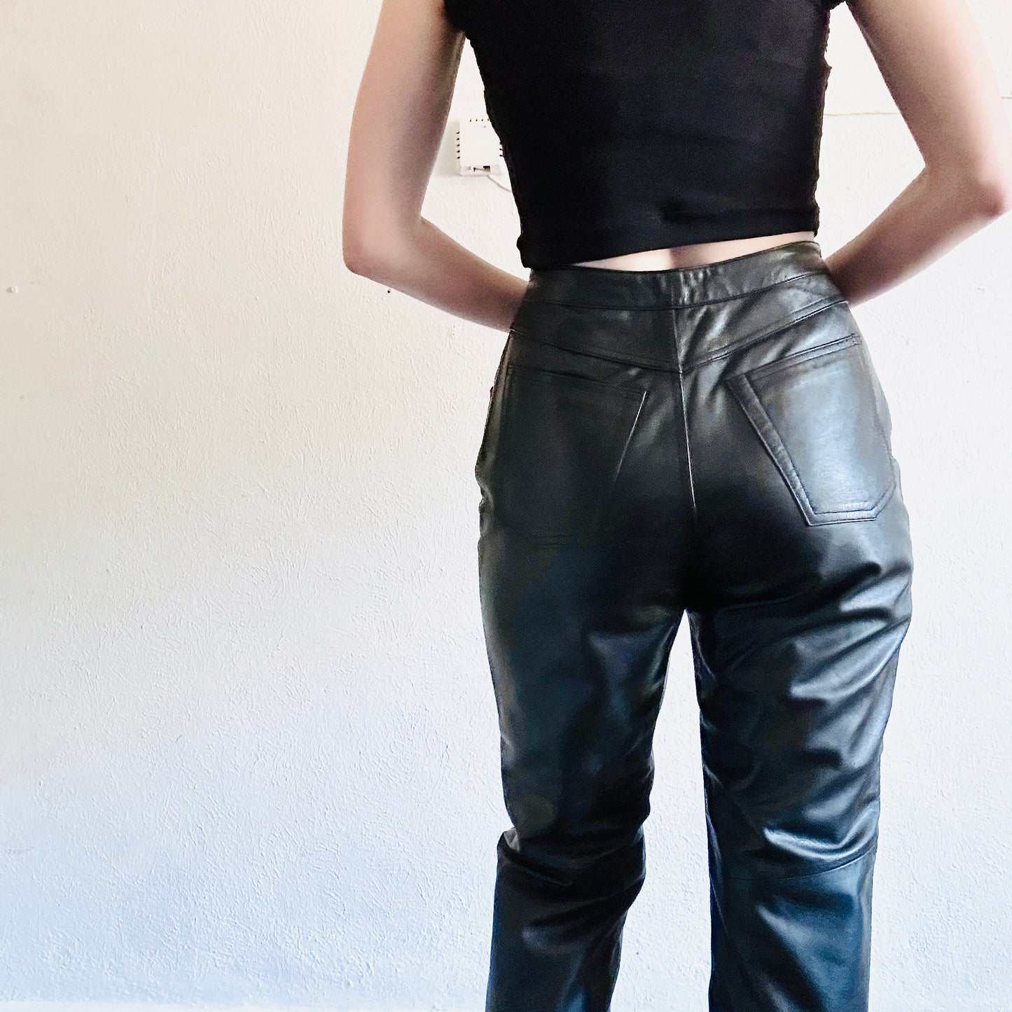 90'S VINTAGE BLACK LEATHER PANTS // WAIST SIZE 28