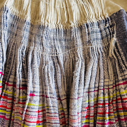 VINTAGE HILLTRIBE EMBROIDERED SKIRT // SIZE SMALL