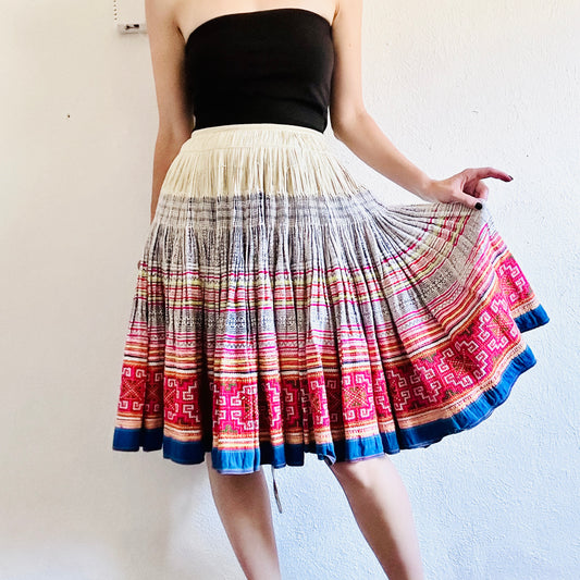 VINTAGE HILLTRIBE EMBROIDERED SKIRT // SIZE SMALL