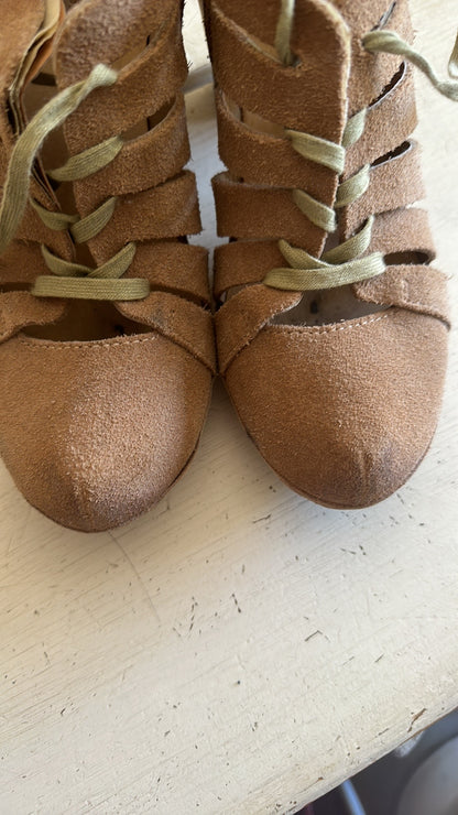 ANTHROPOLOGIE LEATHER CUTOUT HEELS  // SIZE 8