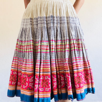 VINTAGE HILLTRIBE EMBROIDERED SKIRT // SIZE SMALL