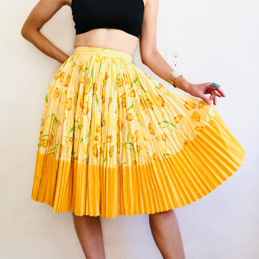 50's VINTAGE YELLOW PLEATED SKIRT // SIZE XSMALL