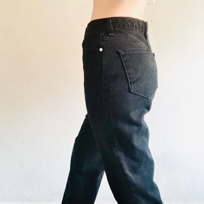 90'S VINTAGE BLACK MOM JEANS // WAIST SIZE 28