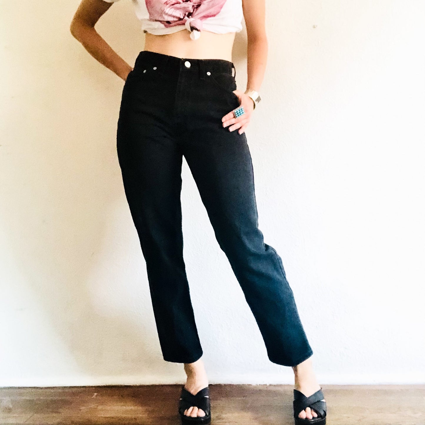 90'S VINTAGE BLACK MOM JEANS // WAIST SIZE 28