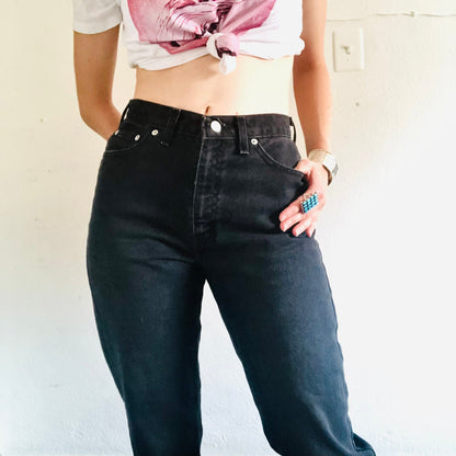 90'S VINTAGE BLACK MOM JEANS // WAIST SIZE 28