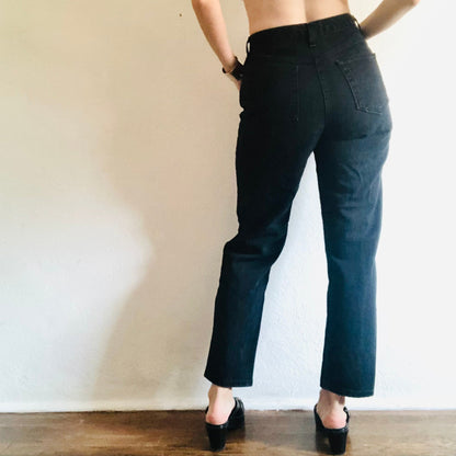 90'S VINTAGE BLACK MOM JEANS // WAIST SIZE 28