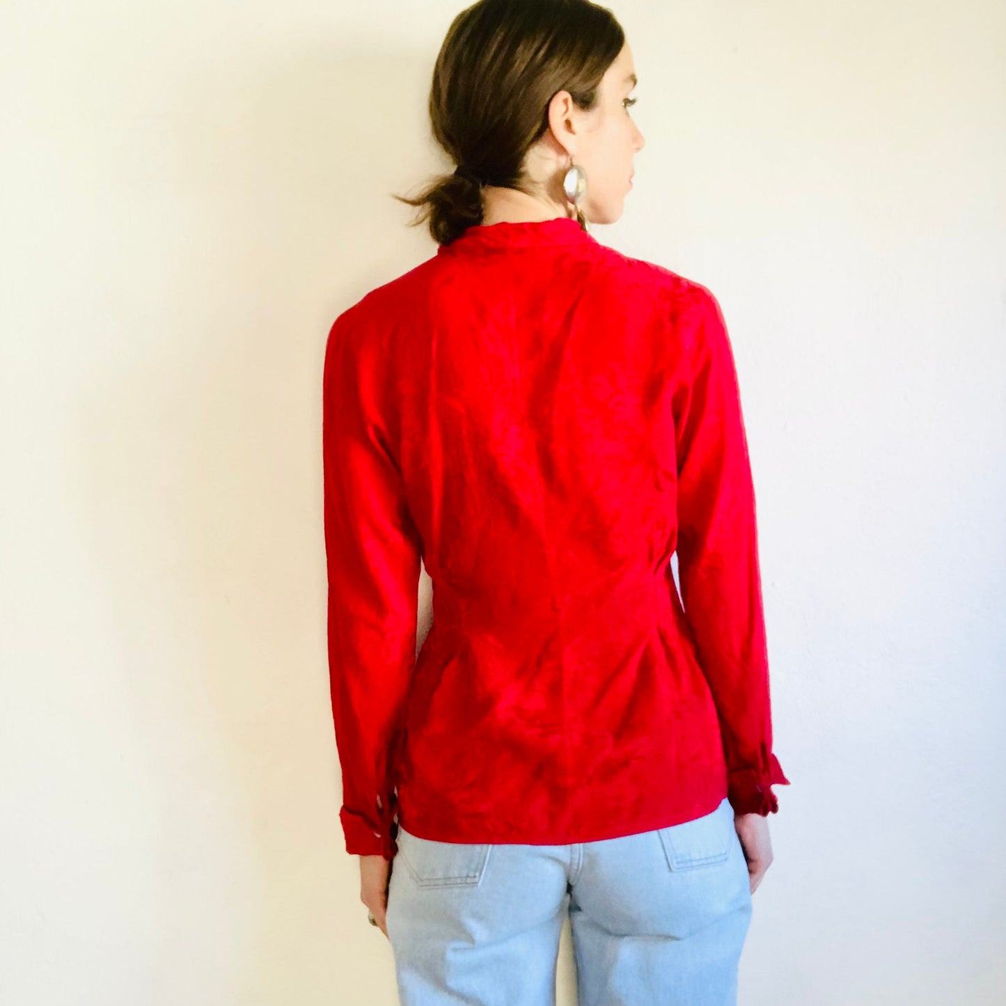 80'S VINTAGE SILK RED BLOUSE // SIZE SMALL