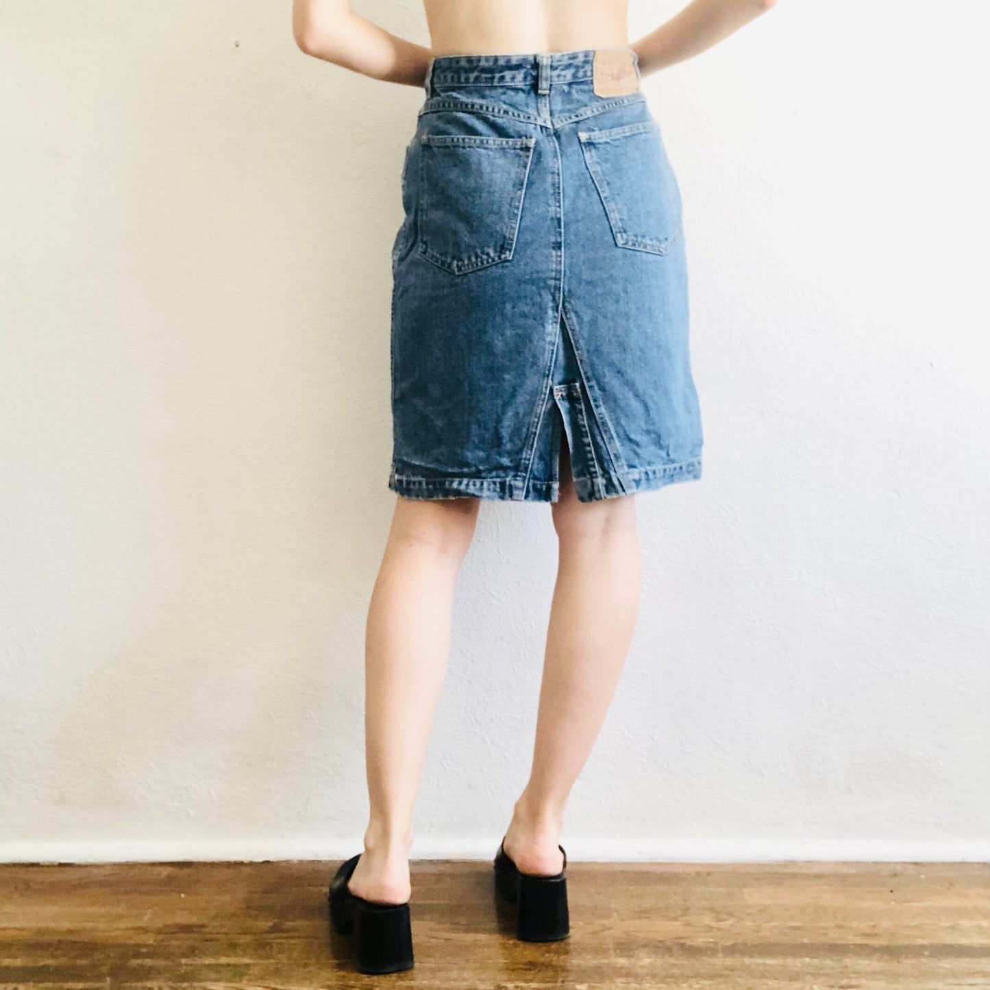 80'S VINTAGE DENIM PENCIL SKIRT // SIZE MEDIUM