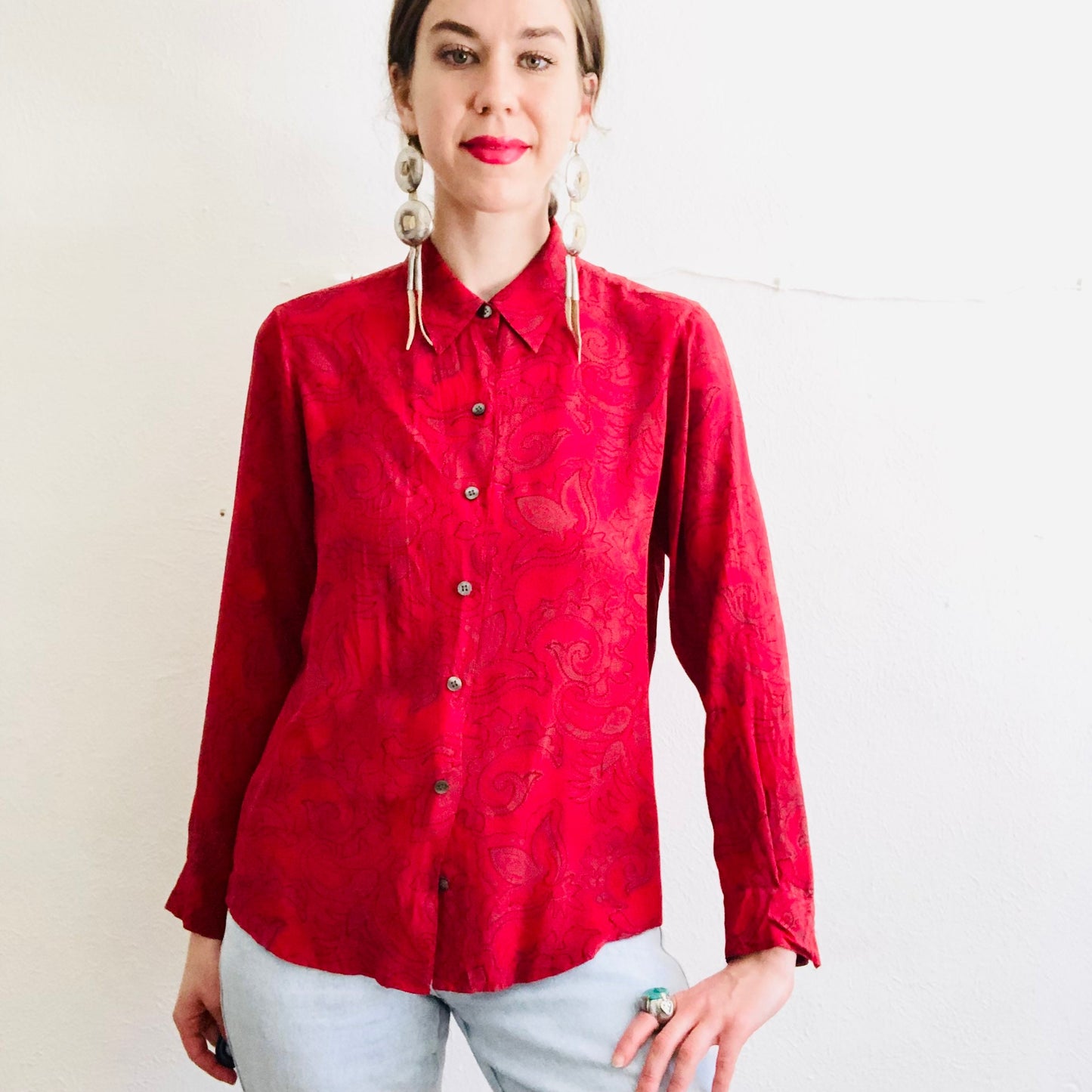 90'S VINTAGE RED SILK PAISLEY BLOUSE // SIZE SMALL