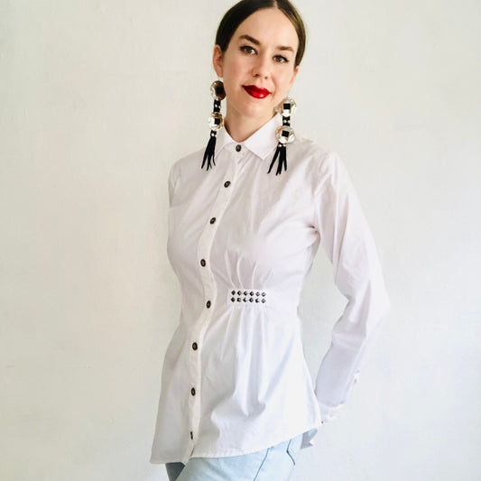 Y2K VINTAGE WHITE STUDDED ASYMMETRICAL BLOUSE // SIZE SMALL