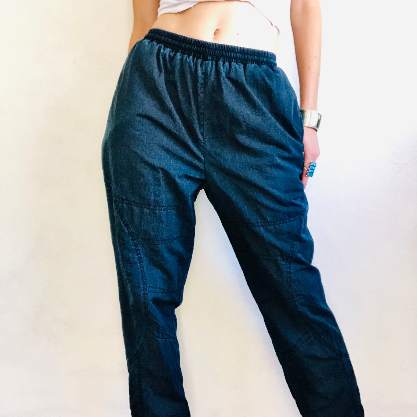 80'S VINTAGE IRIDESCENT JOGGER PANTS // WAIST SIZE 26