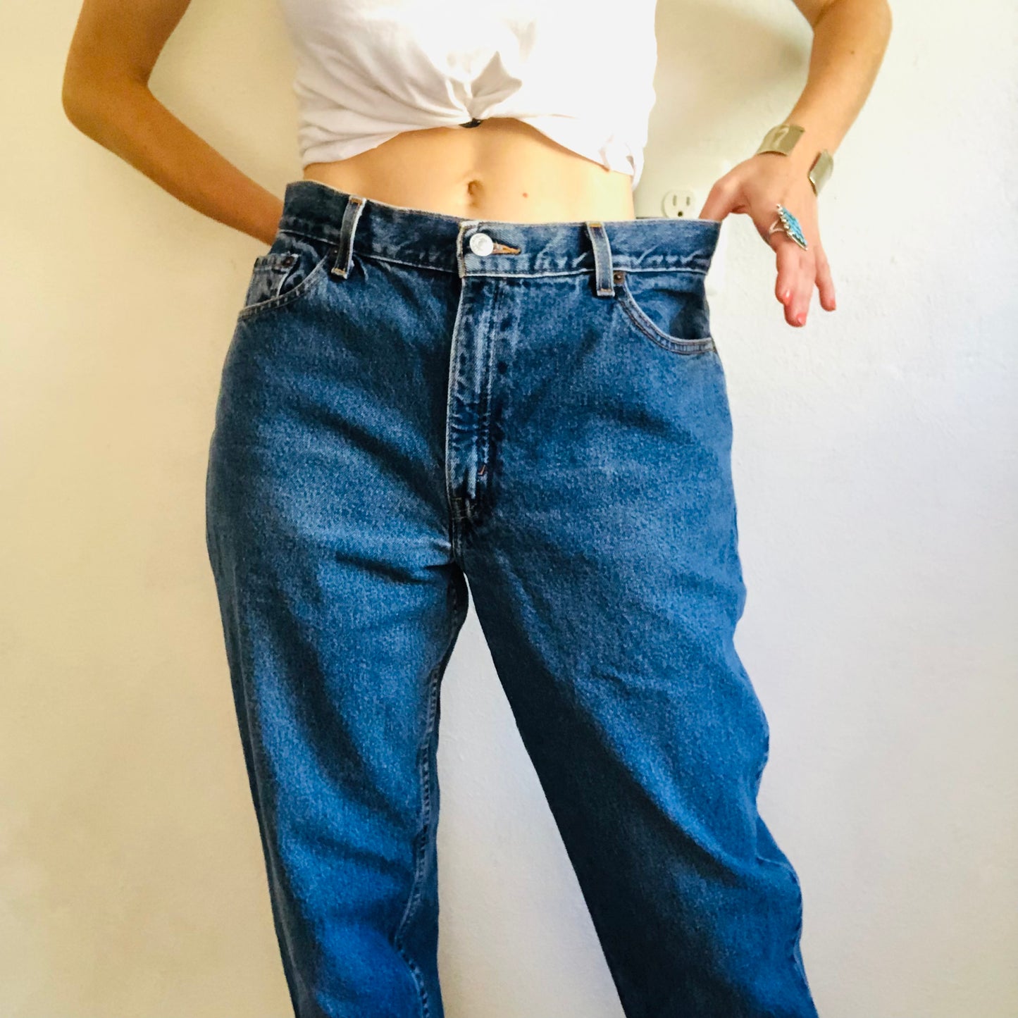 90'S VINTAGE LEVI’S 550 MOM JEANS // WAIST SIZE 30