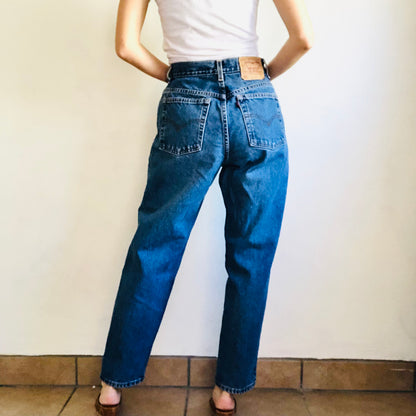 90'S VINTAGE LEVI’S 550 MOM JEANS // WAIST SIZE 30