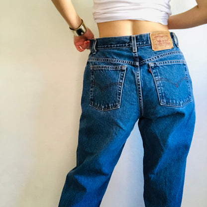 90'S VINTAGE LEVI’S 550 MOM JEANS // WAIST SIZE 30