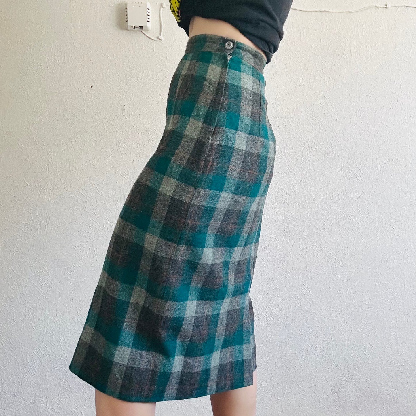 60’S VINTAGE WOOL PLAID SKIRT // SIZE SMALL