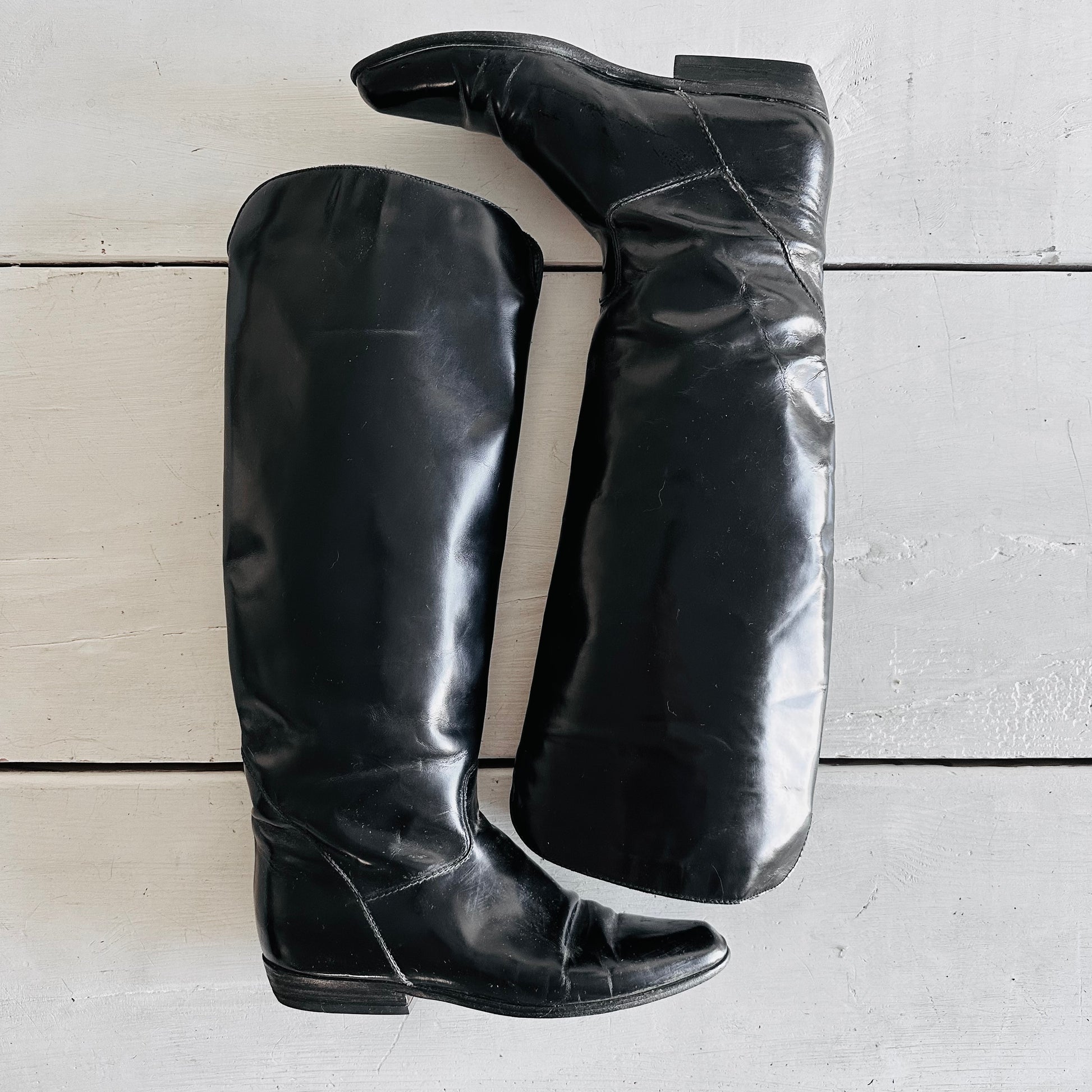 90S VINTAGE CHARLES DAVID BLACK LEATHER BOOTS SIZE 6.5 SANGRE