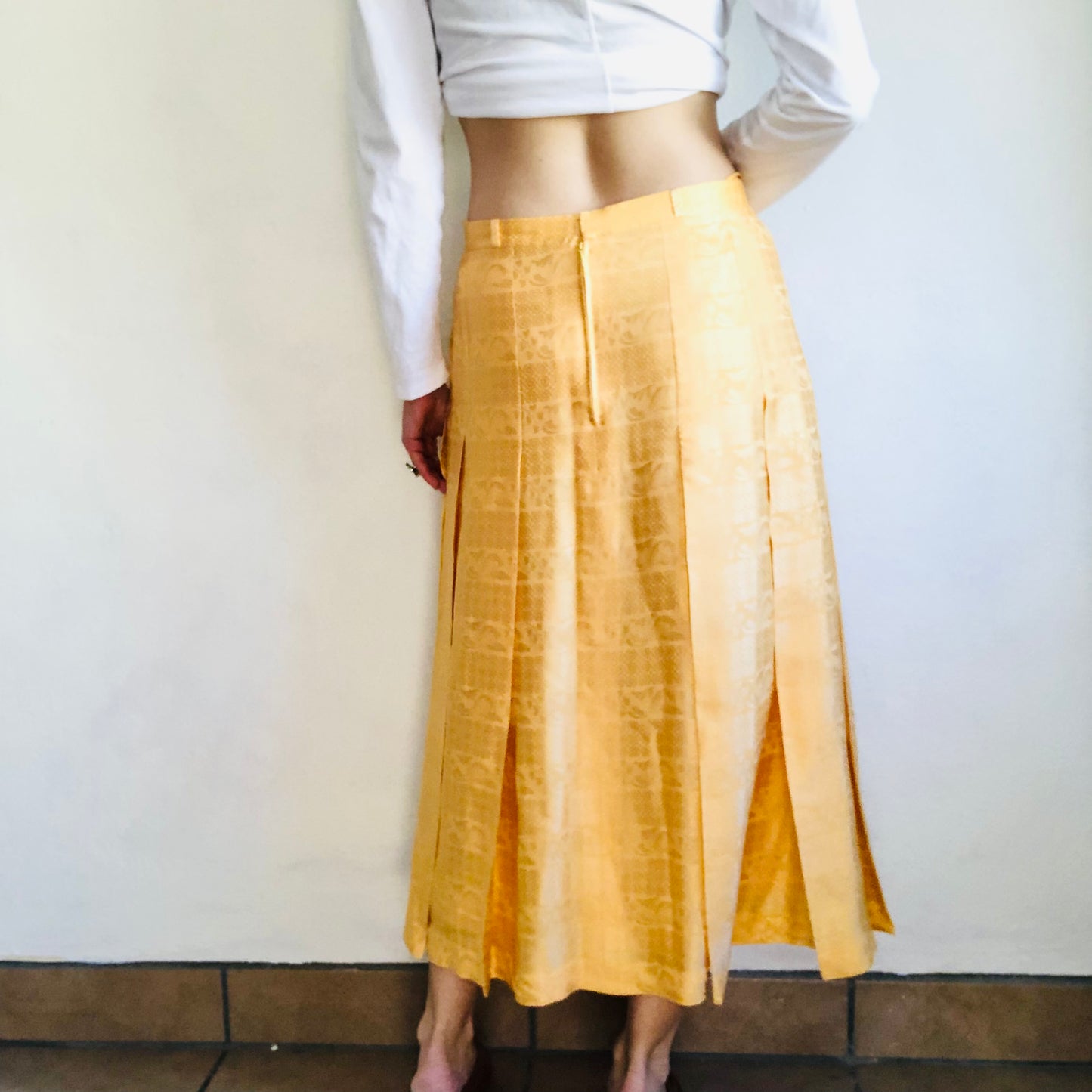 80's VINTAGE GOLD “ROYAL SIDHA” PLEATED SKIRT // SIZE LARGE