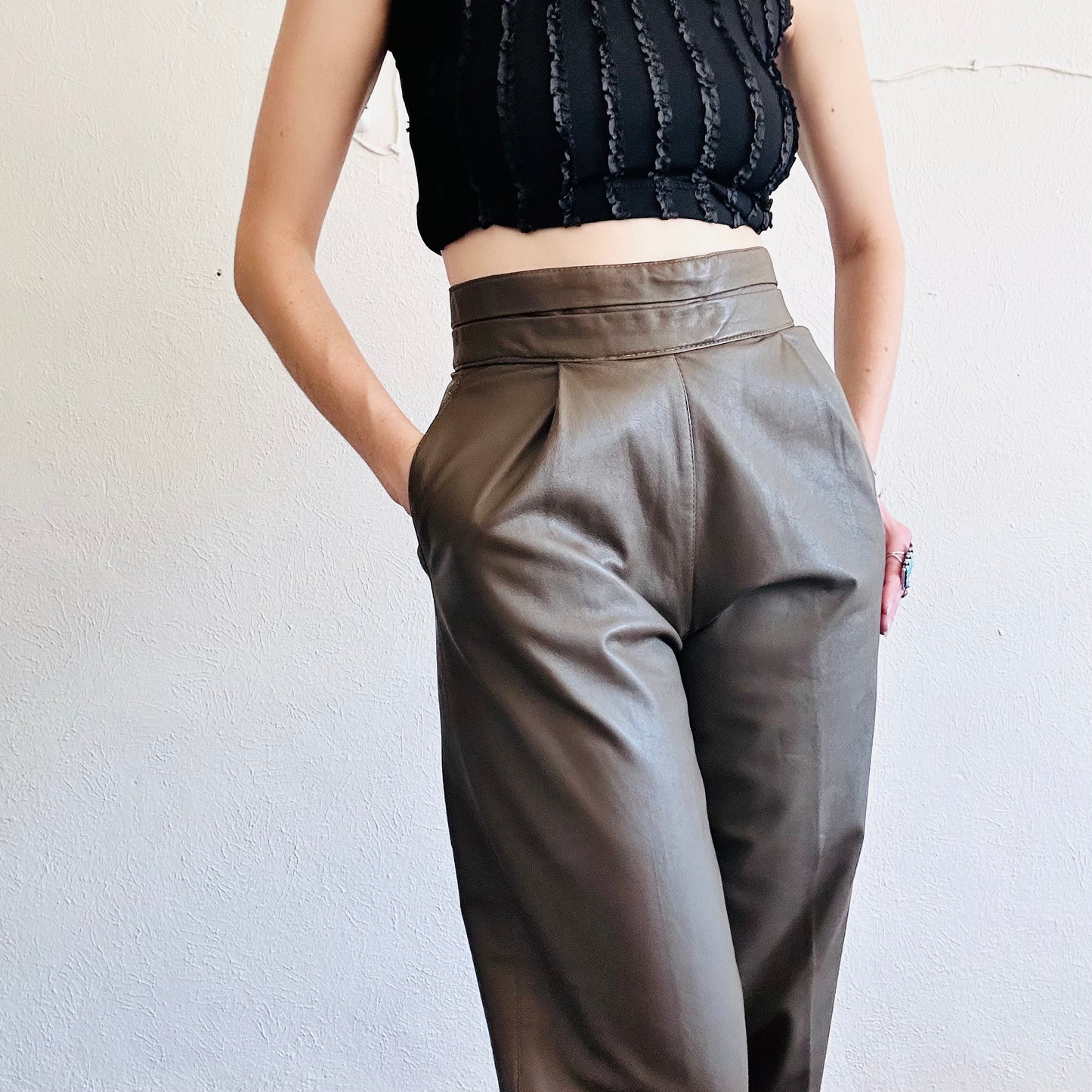 90'S VINTAGE BROWN LEATHER PLEATED PANTS // WAIST SIZE 27