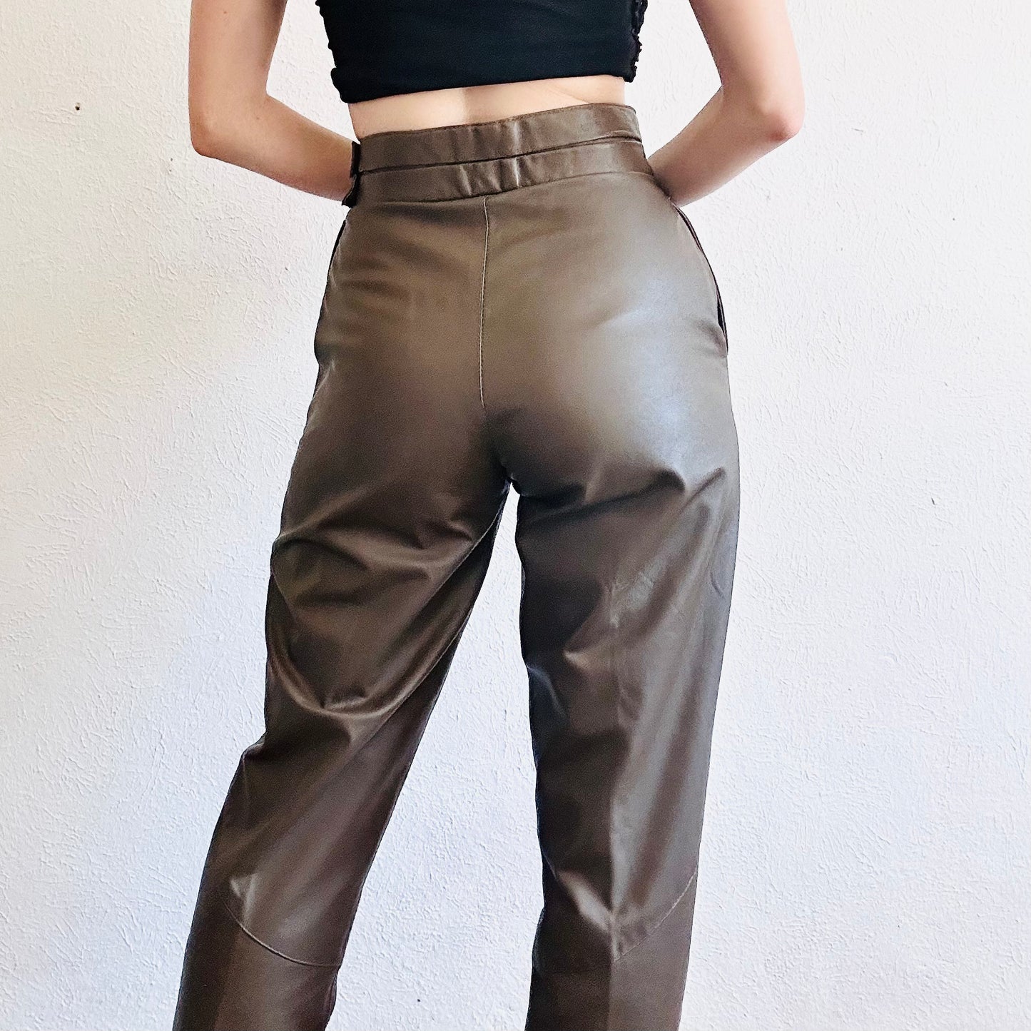 90'S VINTAGE BROWN LEATHER PLEATED PANTS // WAIST SIZE 27