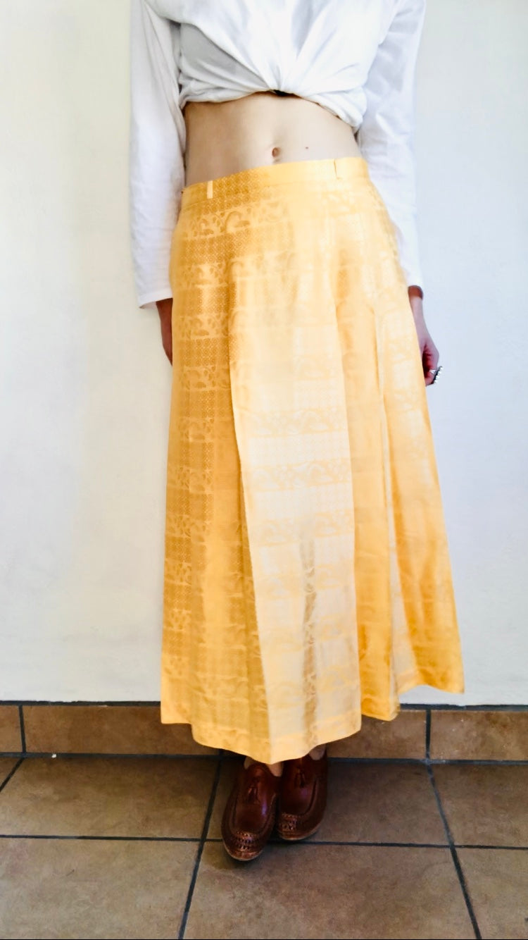 80's VINTAGE GOLD “ROYAL SIDHA” PLEATED SKIRT // SIZE LARGE