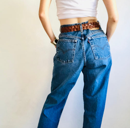 90'S VINTAGE LEVI’S 550 MOM JEANS // WAIST SIZE 30