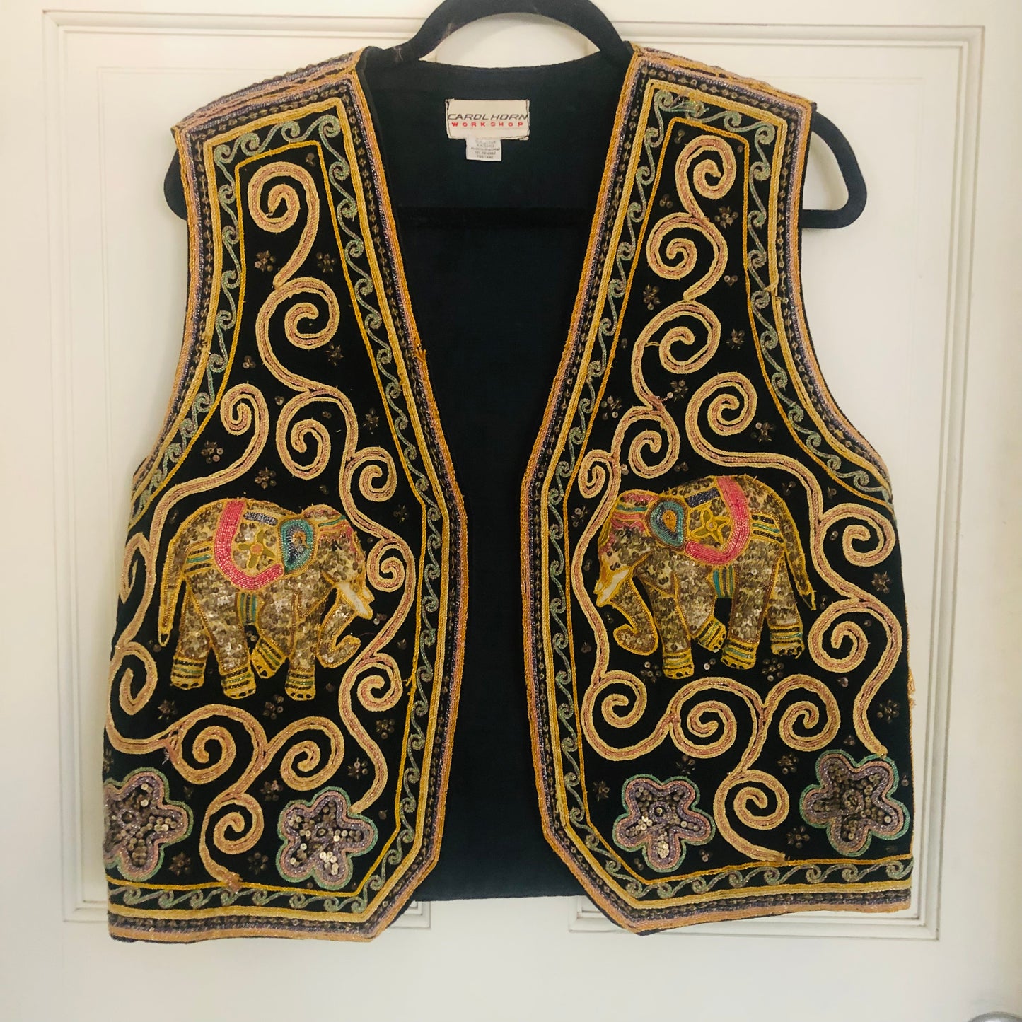 80'S VINTAGE VELVET EMBROIDERED ELEPHANT VEST // SIZE LARGE