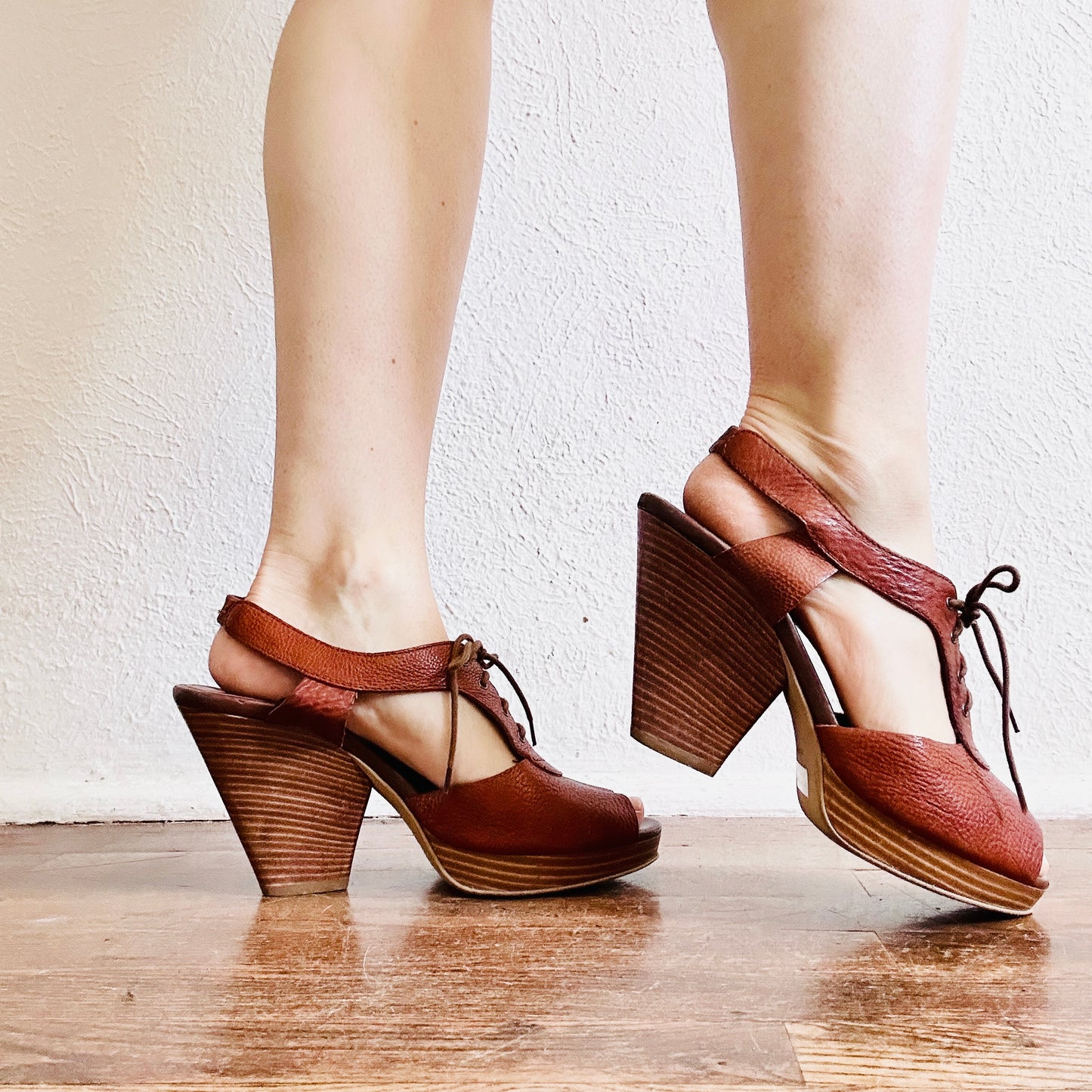 1937 FOOTWEAR LEATHER CUTOUT HEELS  // SIZE 8.5