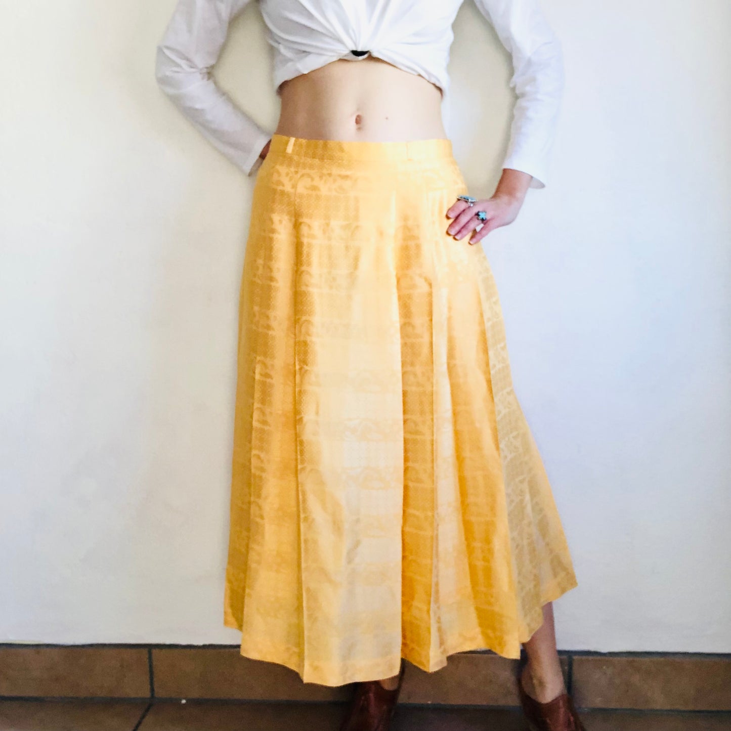 80's VINTAGE GOLD “ROYAL SIDHA” PLEATED SKIRT // SIZE LARGE